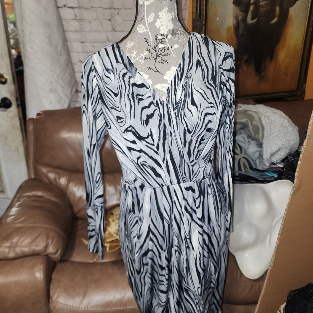 Karen Kane Monochrome Zebra Print Long Sleeve Dress